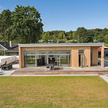 Eljas - 10m From The Sea By Interhome