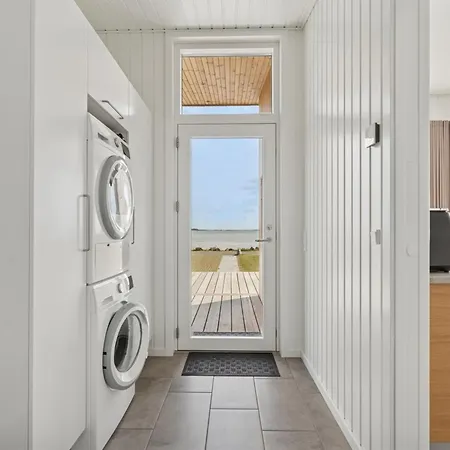 Eljas - 10m From The Sea By Interhome