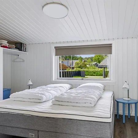 Eljas - 10m From The Sea By Interhome *