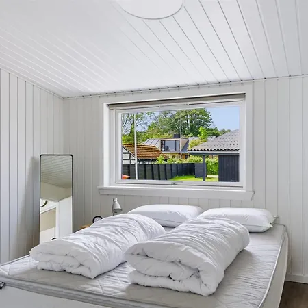 Eljas - 10m From The Sea By Interhome