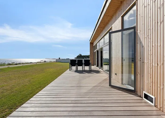 Eljas - 10m From The Sea By Interhome