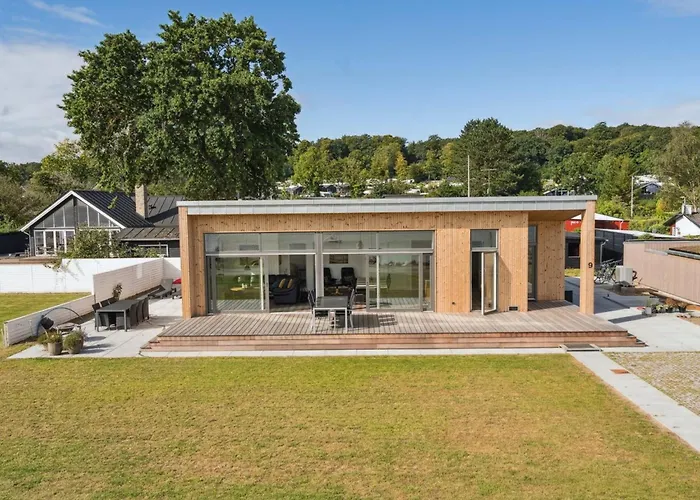 Eljas - 10m From The Sea By Interhome