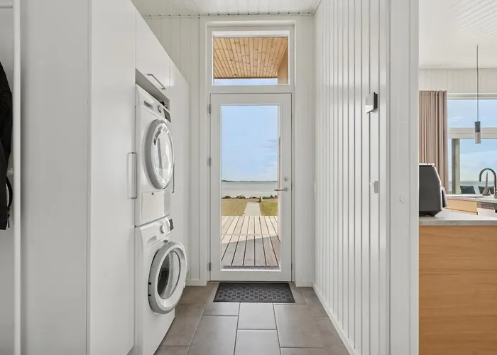 Eljas - 10m From The Sea By Interhome